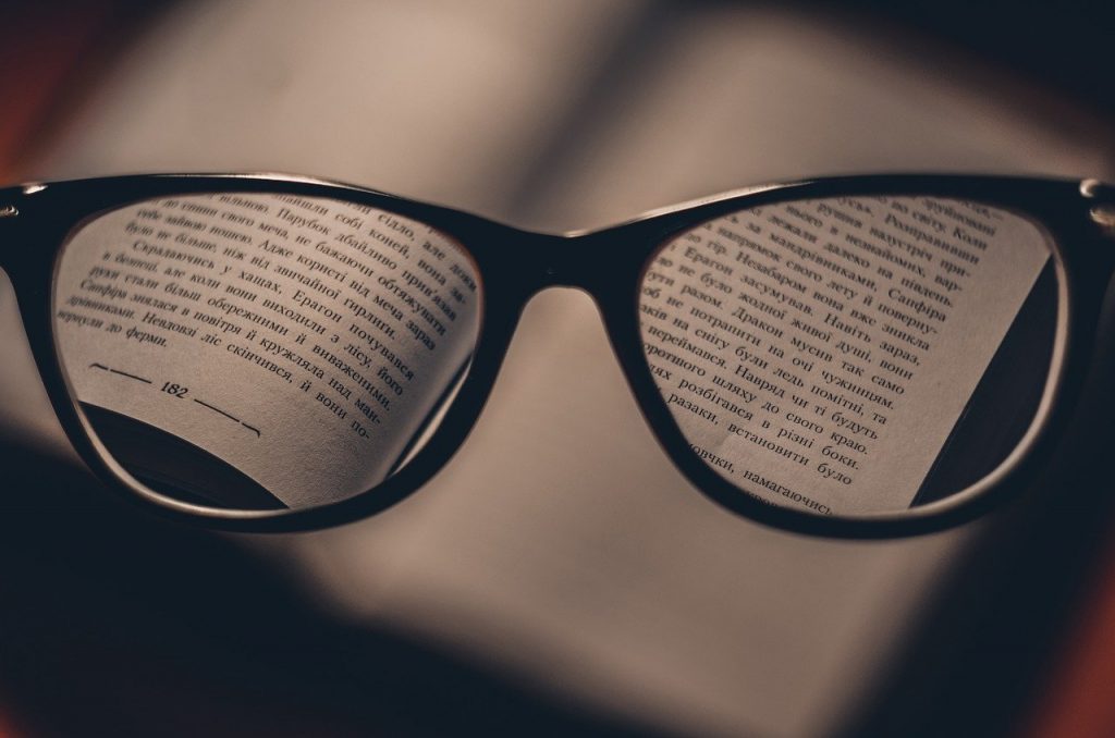 ספר ומשקפיים 